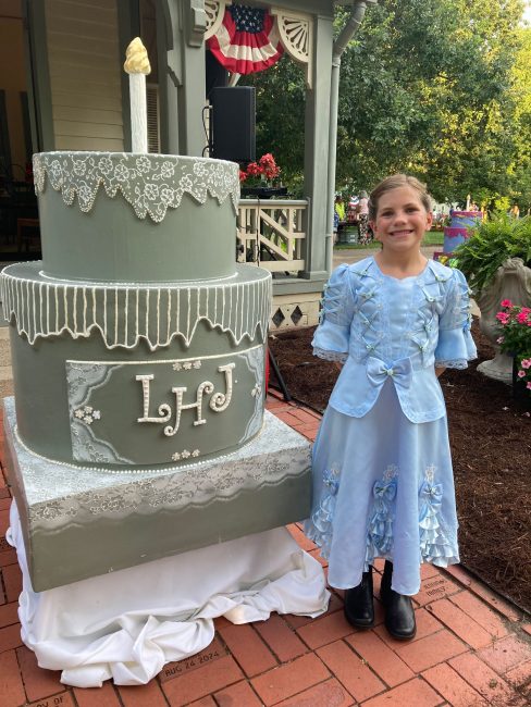 Lucy is ready to celebrate her birthday.